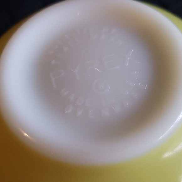 Pyrex Bowl. - Picture 3 of 6